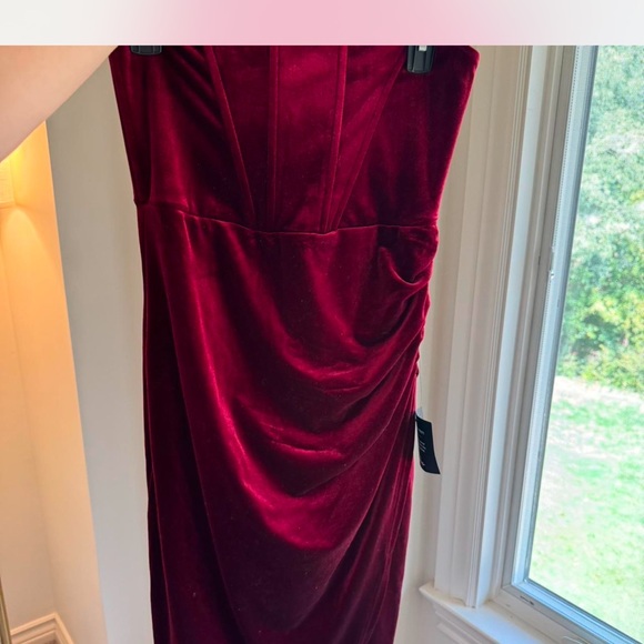 Lulus Glamorous Celebrations in Red/ Burgundy velvet
2 available large and Med - Picture 5 of 9